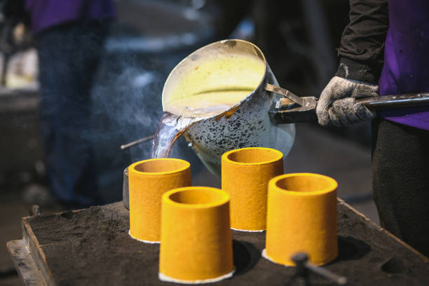 pouring aluminum in risers